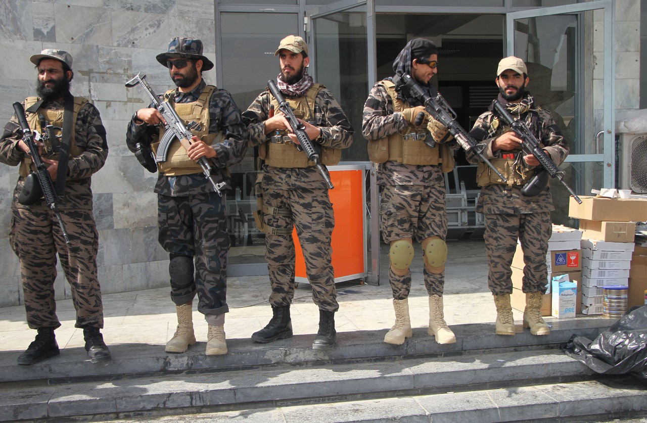 Члены «Талибана» в аэропорту Кабула. Афганистан, 31 августа 2021 г.