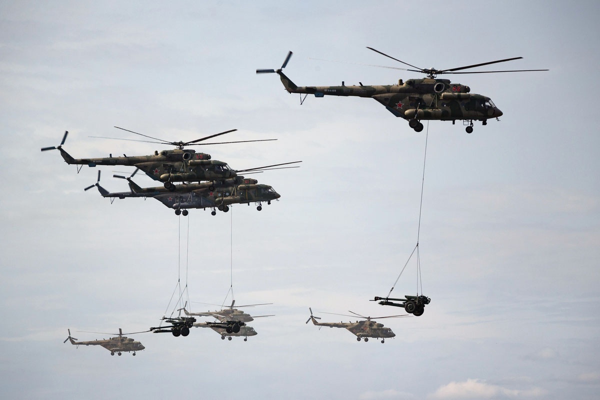 С неба наземные войска на учениях поддержат 80 самолётов и вертолётов.