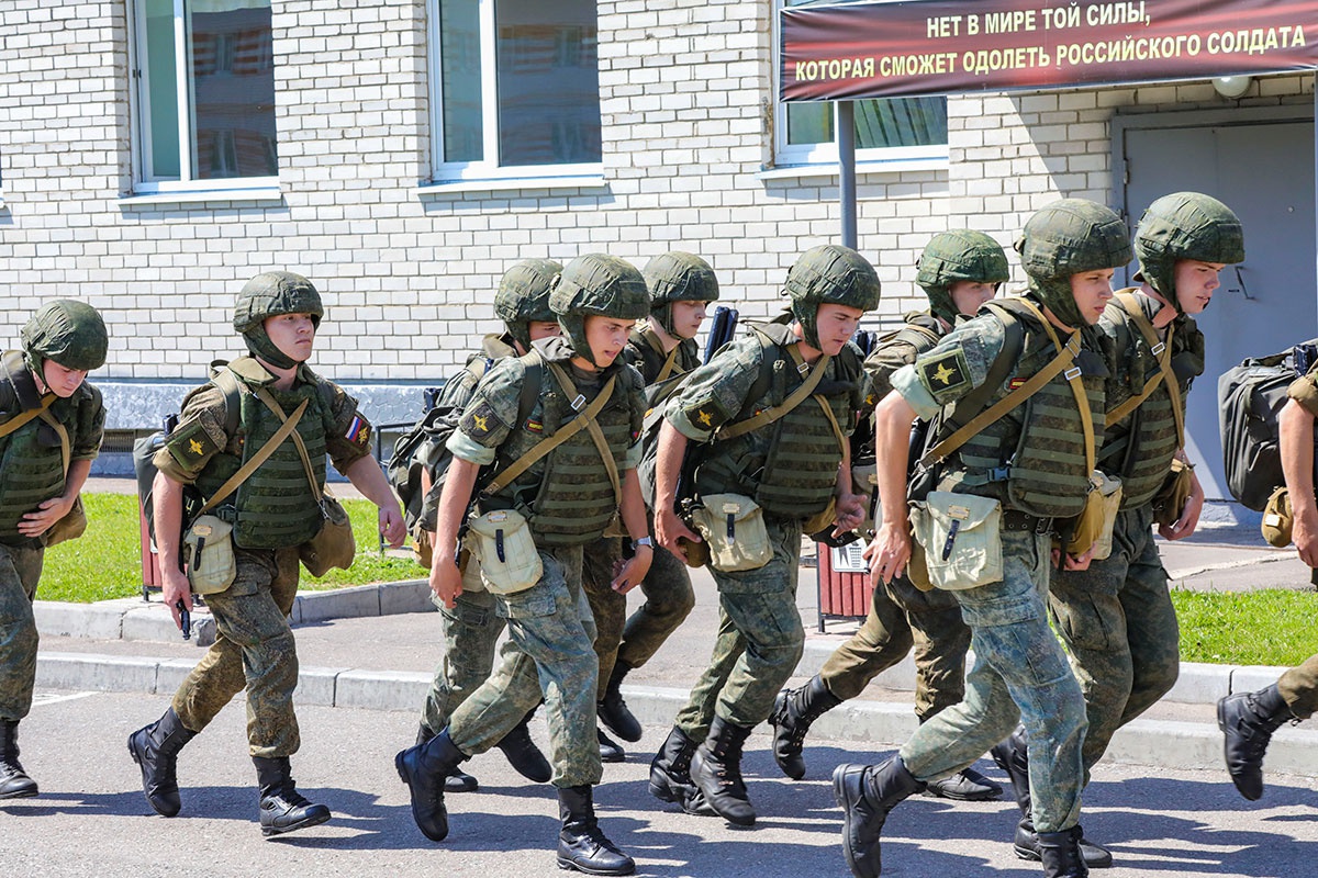 В Московской области более 600 военнослужащих бригады управления гвардейской танковой Краснознамённой армии Западного военного округа летом поднимались по учебной тревоге.