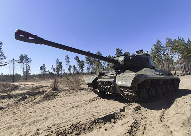 Легендарный танк ИС-2 «Иосиф Сталин», восстановленный военными мастерами Восточного военного округа.