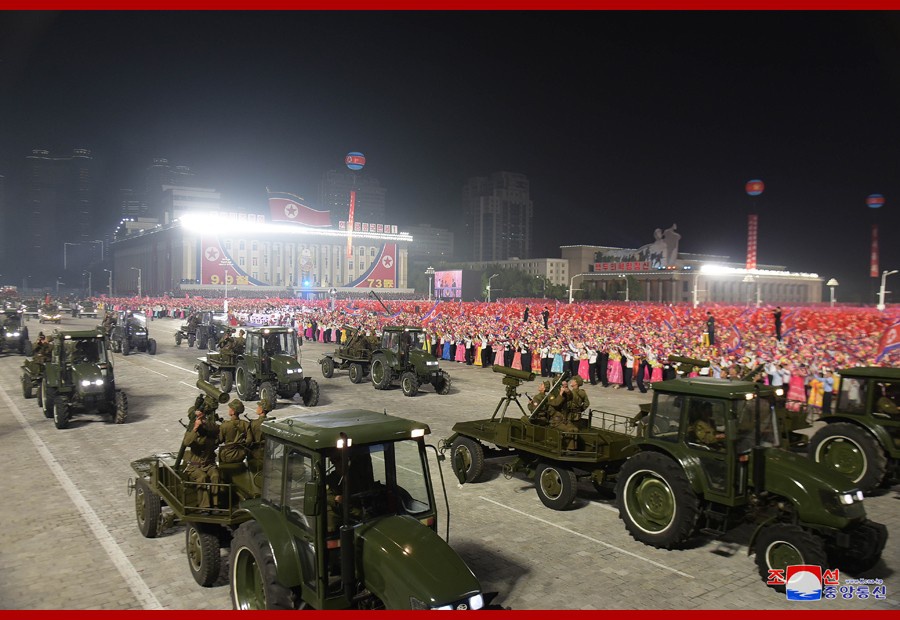Ночной парад, состоявшийся в Пхеньяне 9 сентября 2021 г. в честь 73-й годовщины провозглашения КНДР.