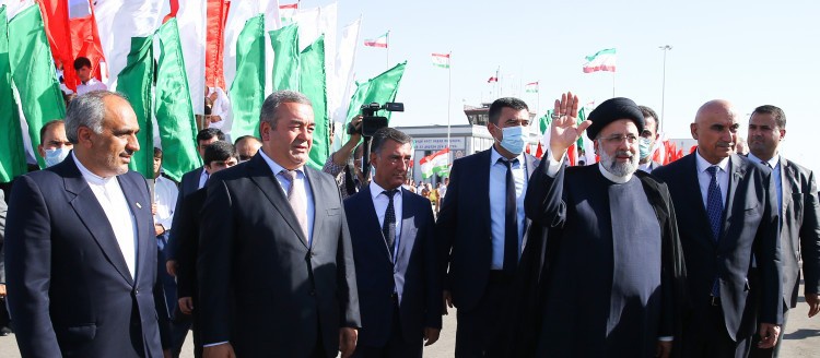 Президент Ирана Ибрахим Раиси в ходе саммита заявил, что членство в ШОС может помочь Тегерану в борьбе с санкциями.