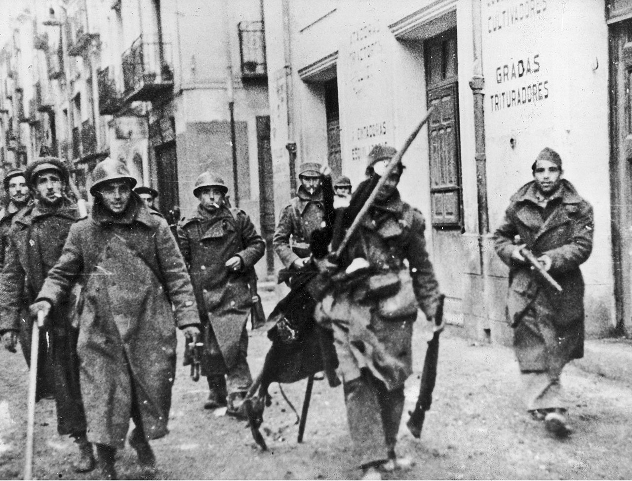 Республиканские солдаты Народного фронта Испании.