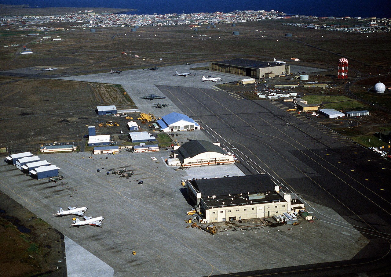 Военная авиабаза Кеблавик, расположенная на полуострове Рейкьянес (юго-западное побережье Исландии), в течение трёх последних лет активно реанимируется силами НАТО.