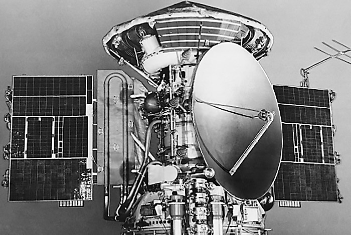 2 декабря 1971 г. АМС «Марс-3» произвёл первую мягкую посадку на Марс.