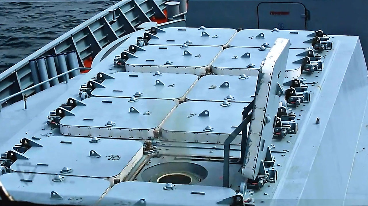Пусковая установка корабельного ЗРК «Полимент–Редут».