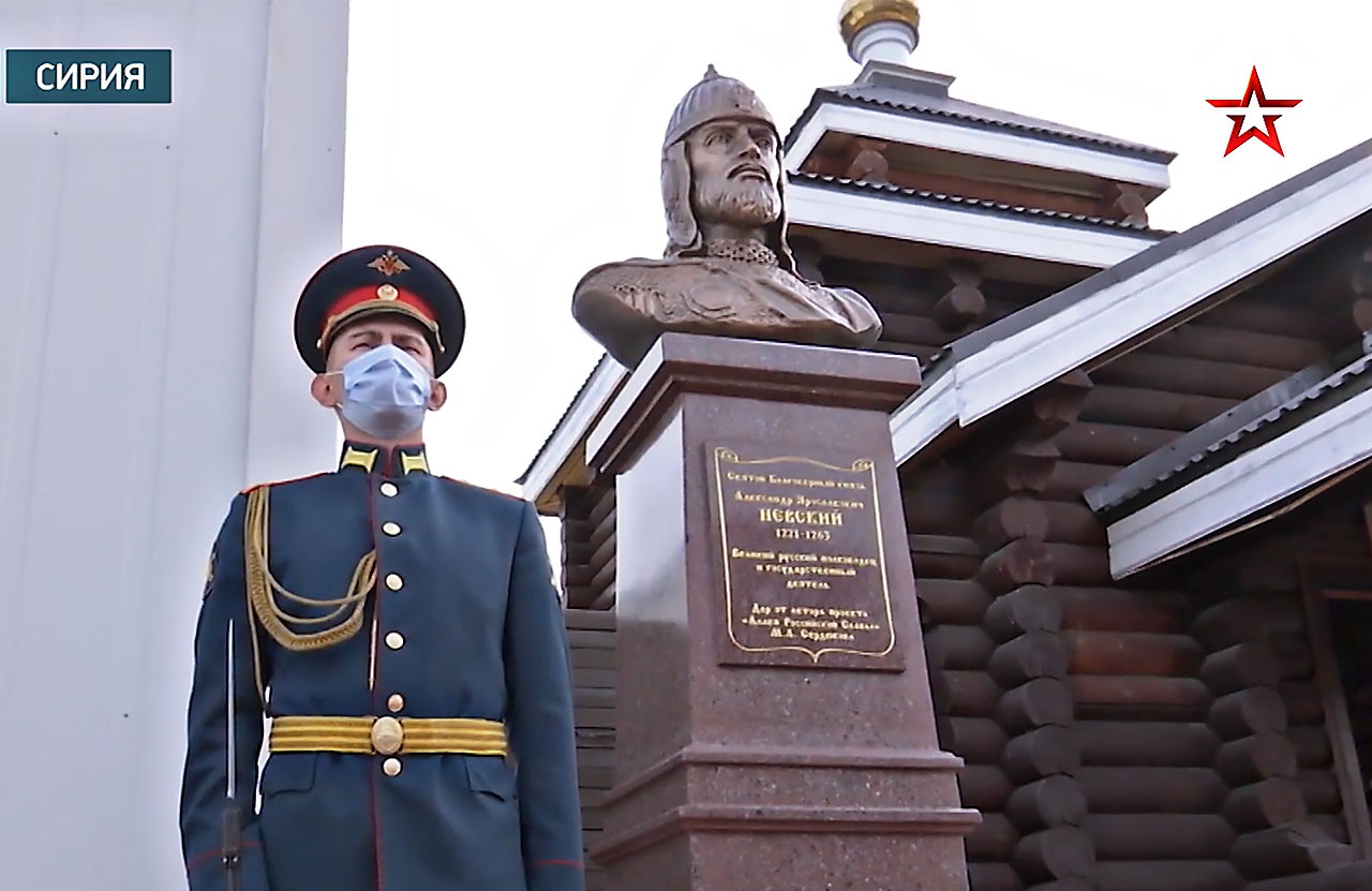На российской базе Хмеймим в Сирии открыли памятник Александру Невскому.