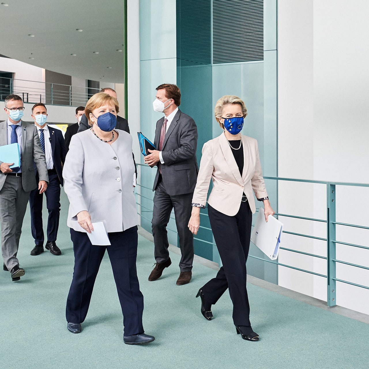 Ангела Меркель довела по карьерной лестнице до председателя Еврокомиссии русофобку Урсулу фон дер Ляйен.