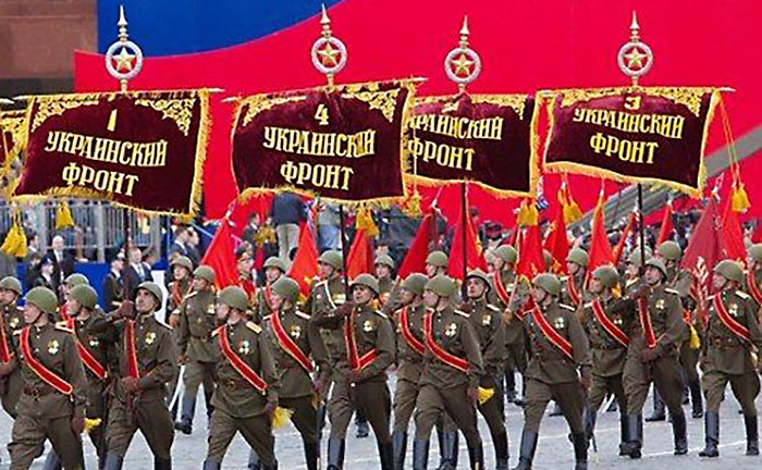 Штандарты четырёх Украинских фронтов на параде в день Победы.