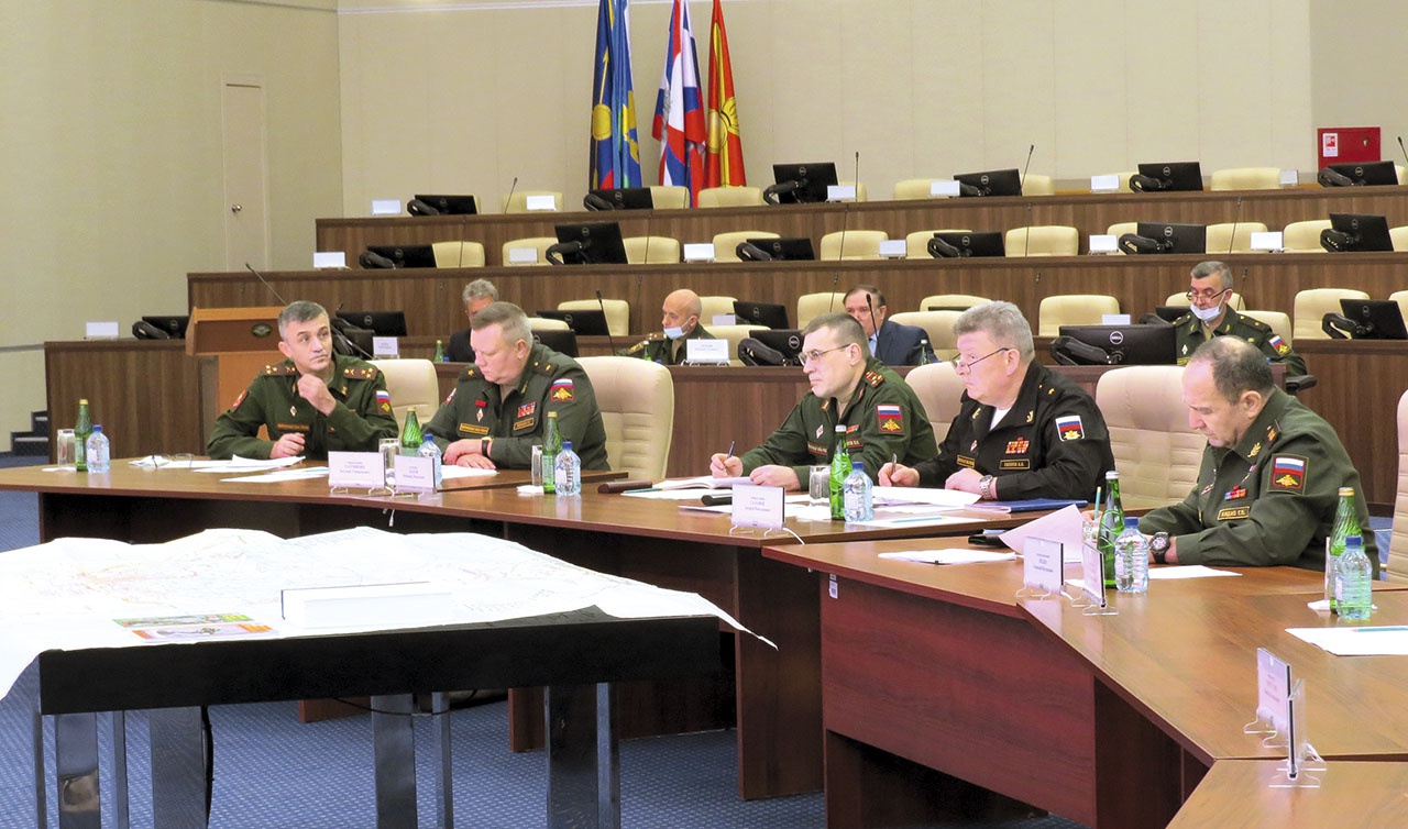 Круглый стол, посвящённый обсуждению проблемных вопросов национальной безопасности Вооружённых сил Российской Федерации.