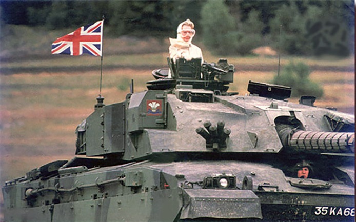 В 1986 году «железная леди» Маргарет Тэтчер прокатилась на железном танке Challenger по полигону войск НАТО под Гамбургом.