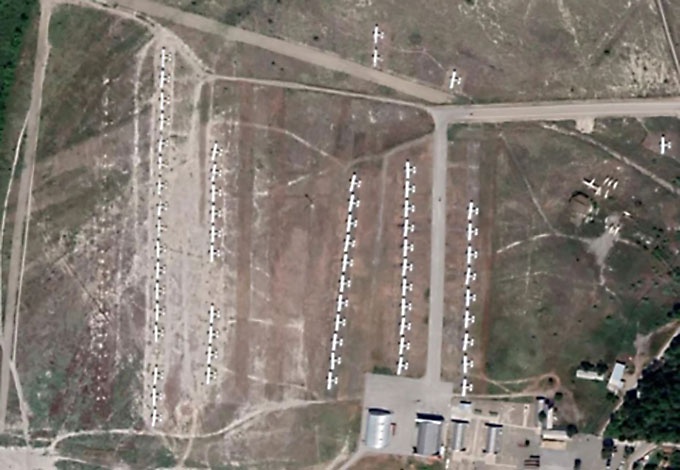 Спутниковые снимки, сделанные до начала конфликта, зафиксировали на авиабазе Евлах около 60 самолётов Ан-2.