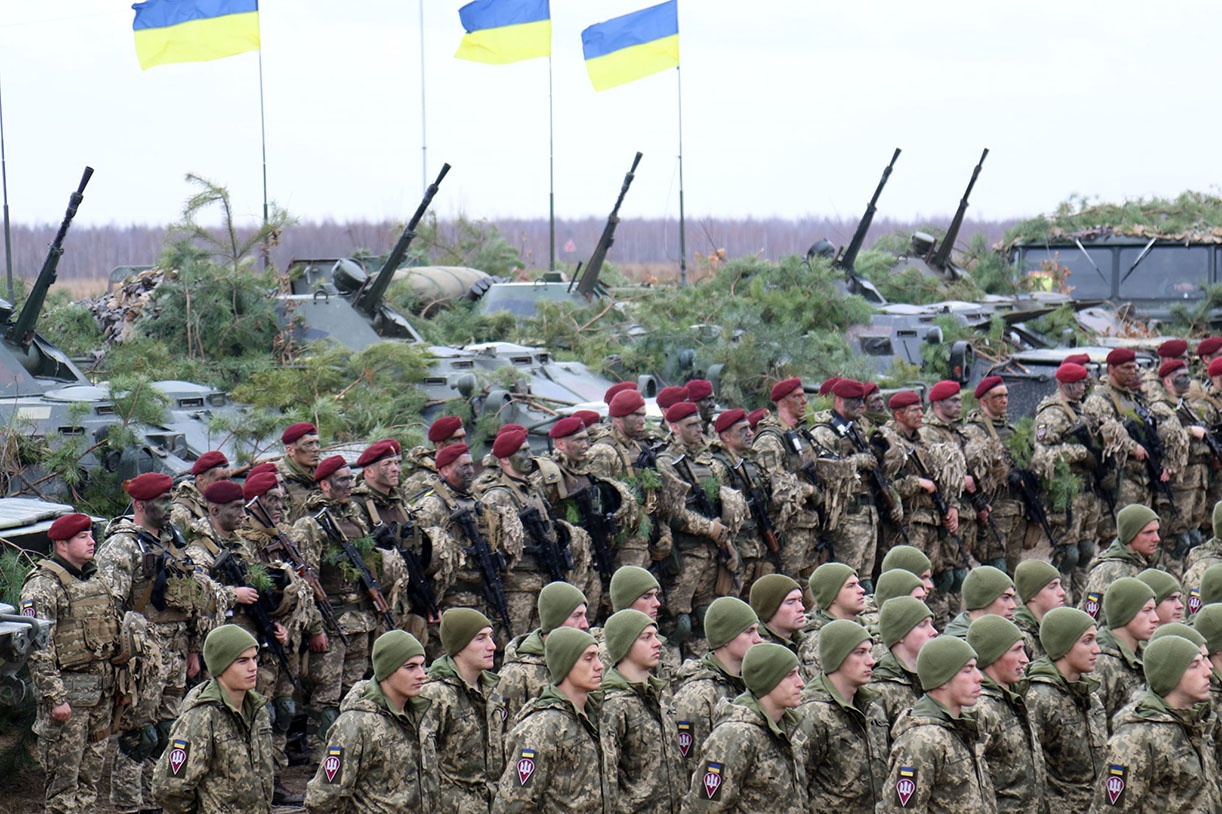 С 2014 года численность украинской армии увеличилась до 240 тысяч человек.
