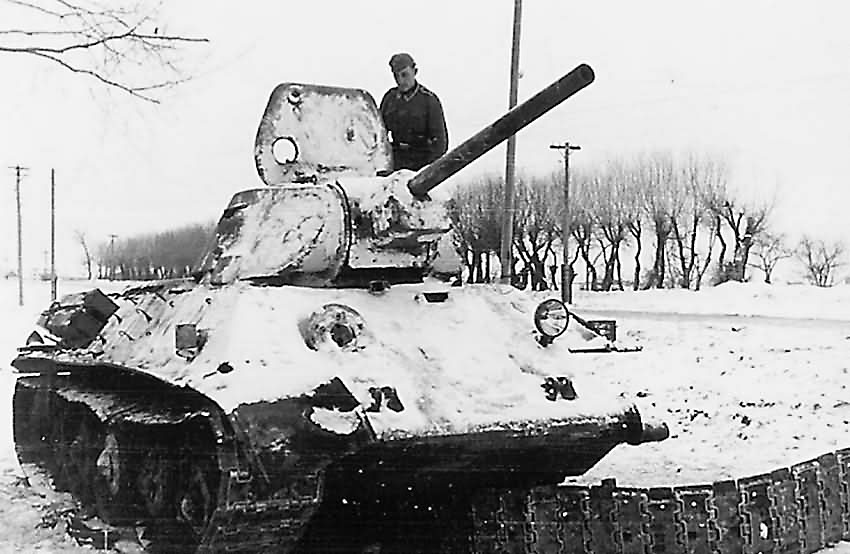 Захваченный под Москвой Т-34.