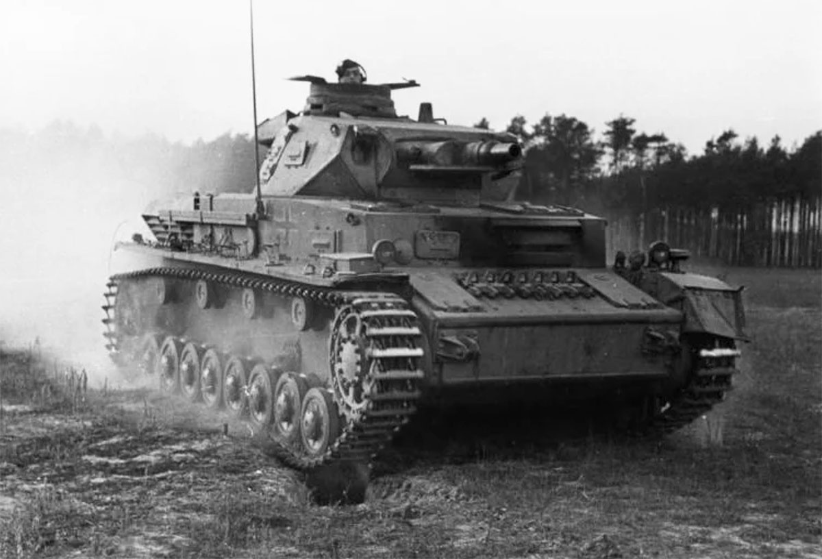 C декабря 1939 года серийный выпуск Т-IV увеличился, он постоянно модернизировался и стал самым массовым немецким танком.