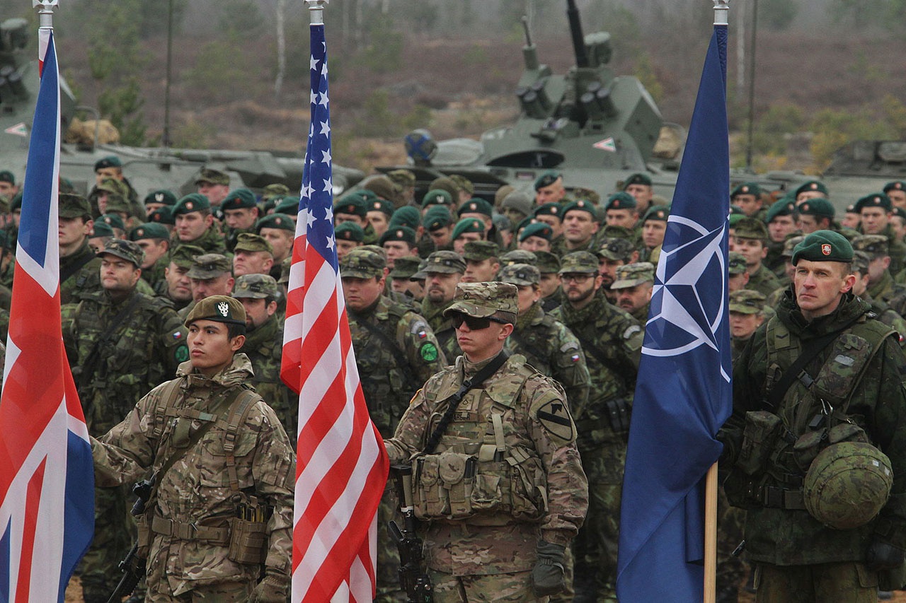 Произойдёт расширение масштабов военных учений и манёвров НАТО в непосредственной близости от российских рубежей.