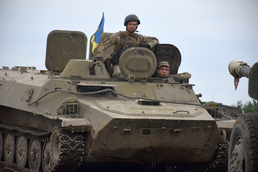 Киев должен дать обязательство не проводить военные учения близ зоны соприкосновения с Донбассом с использованием ударных авиационных средств всех видов, ударных дронов и любых тяжёлых видов вооружений.