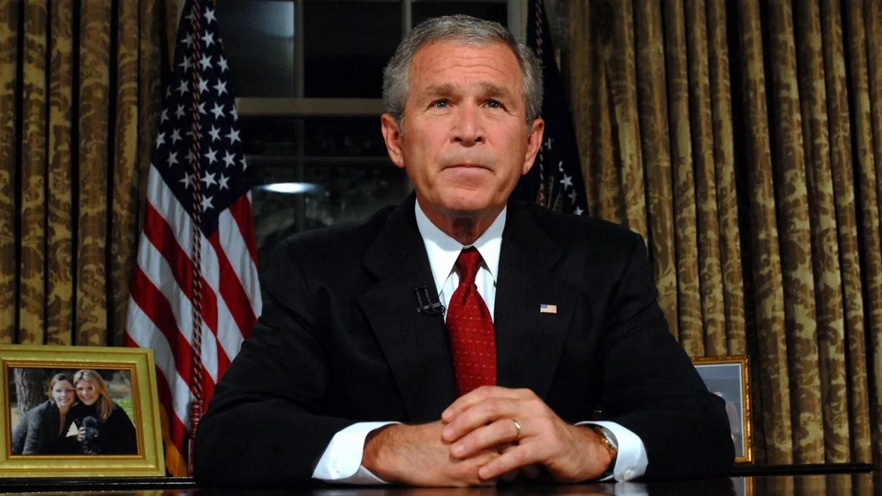 В декабре 2004 года с подачи президента Джорджа Буша-младшего Конгресс США одобрил присвоение межведомственного статуса Национальному центру по борьбе с терроризмом.