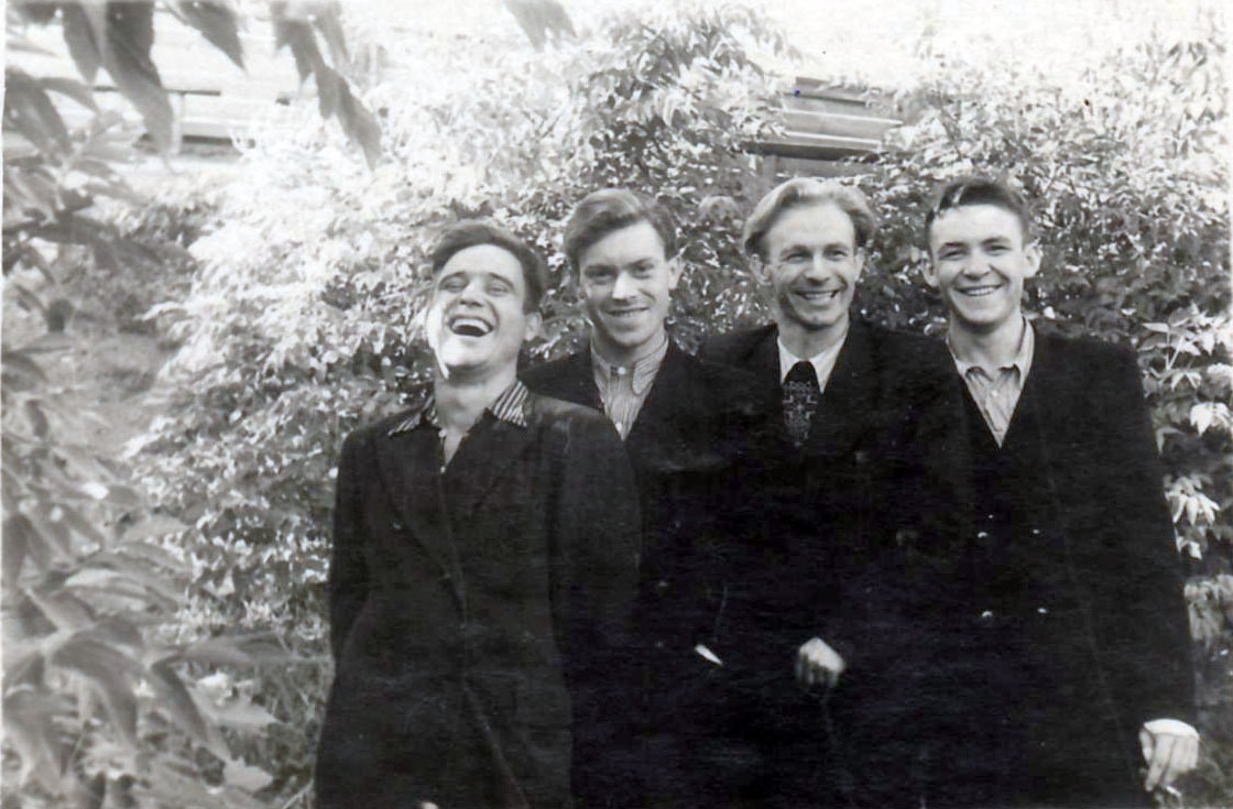 Геннадий Алексеевич Денежкин (крайний справа). 1951 год.