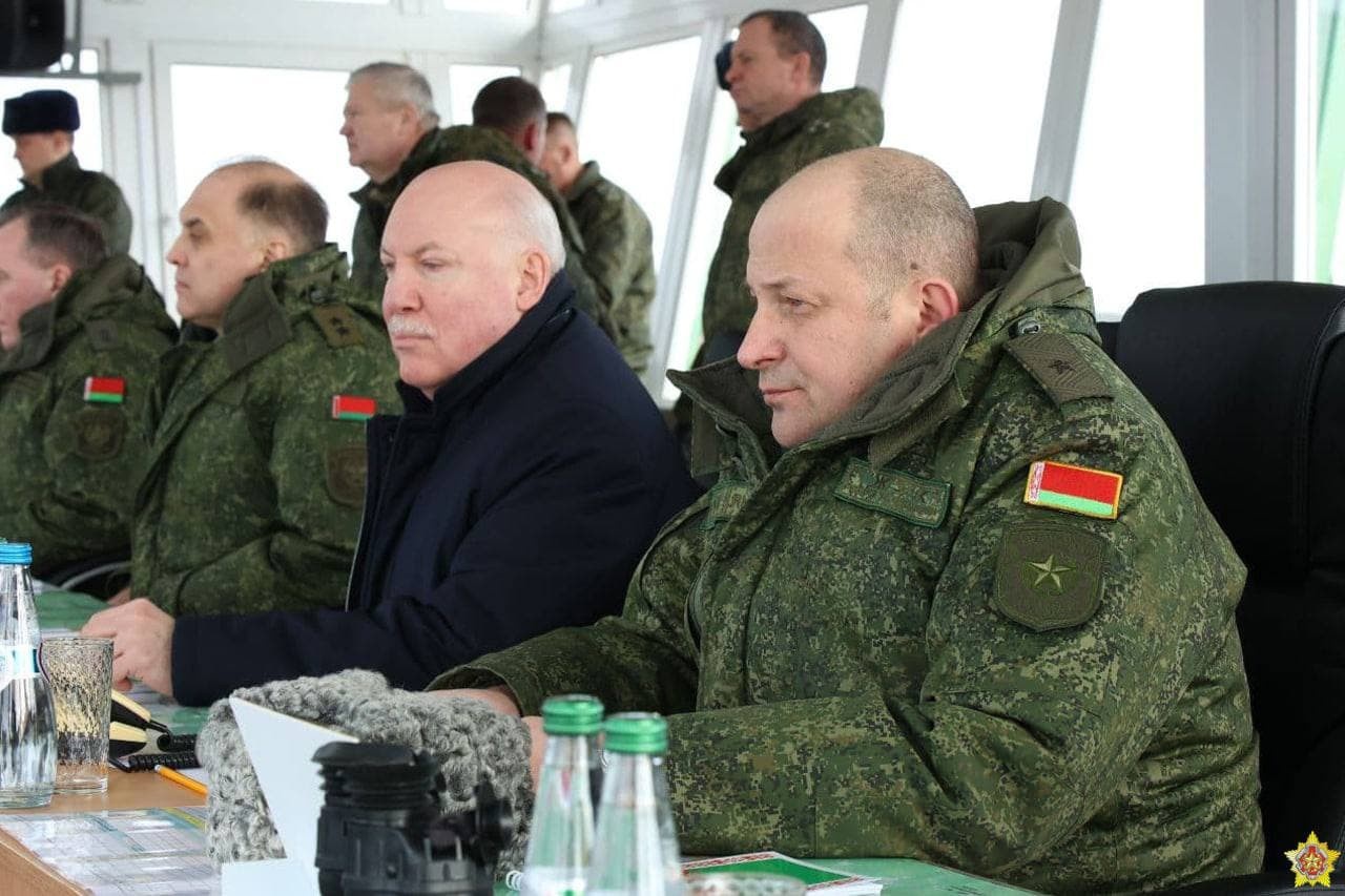 Дмитрий Мезенцев посетил этап военных учений «Союзная решимость-2022».