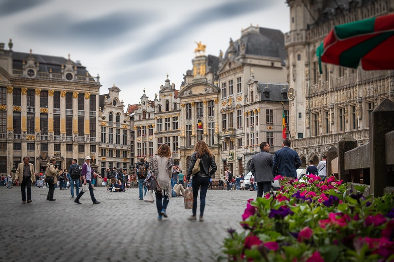 Граждане Бельгии живут на инвестиционный доход, проще говоря - на те деньги, которые печатает европейский Центробанк.