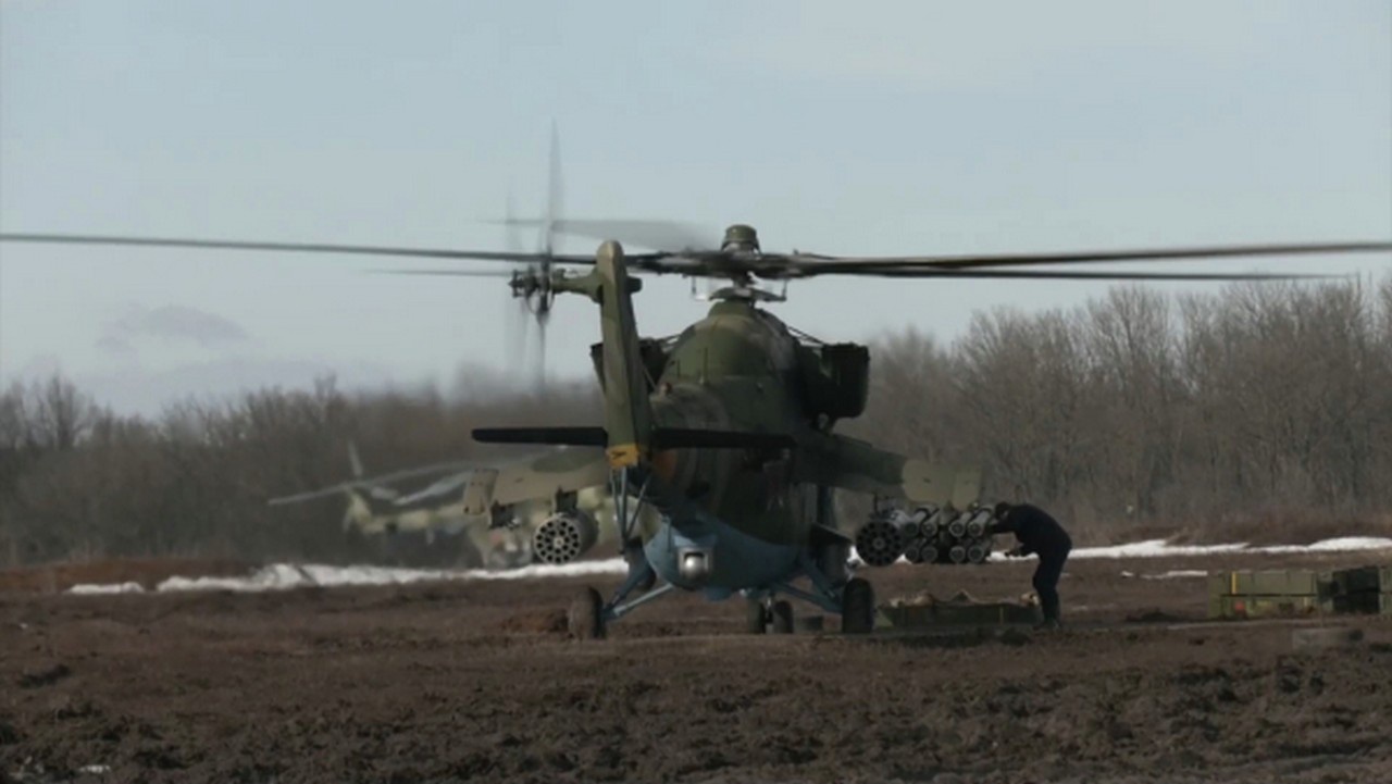 Поддержку войскам ЛНР и ДНР с воздуха и на земле оказывают российские ВВС.