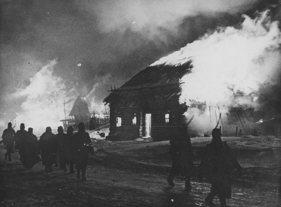 Жителей деревни Хатынь в марте 1943 года уничтожили не немцы, а сформированный в Киеве 118-й полицейский батальон, состоявший из украинских националистов.