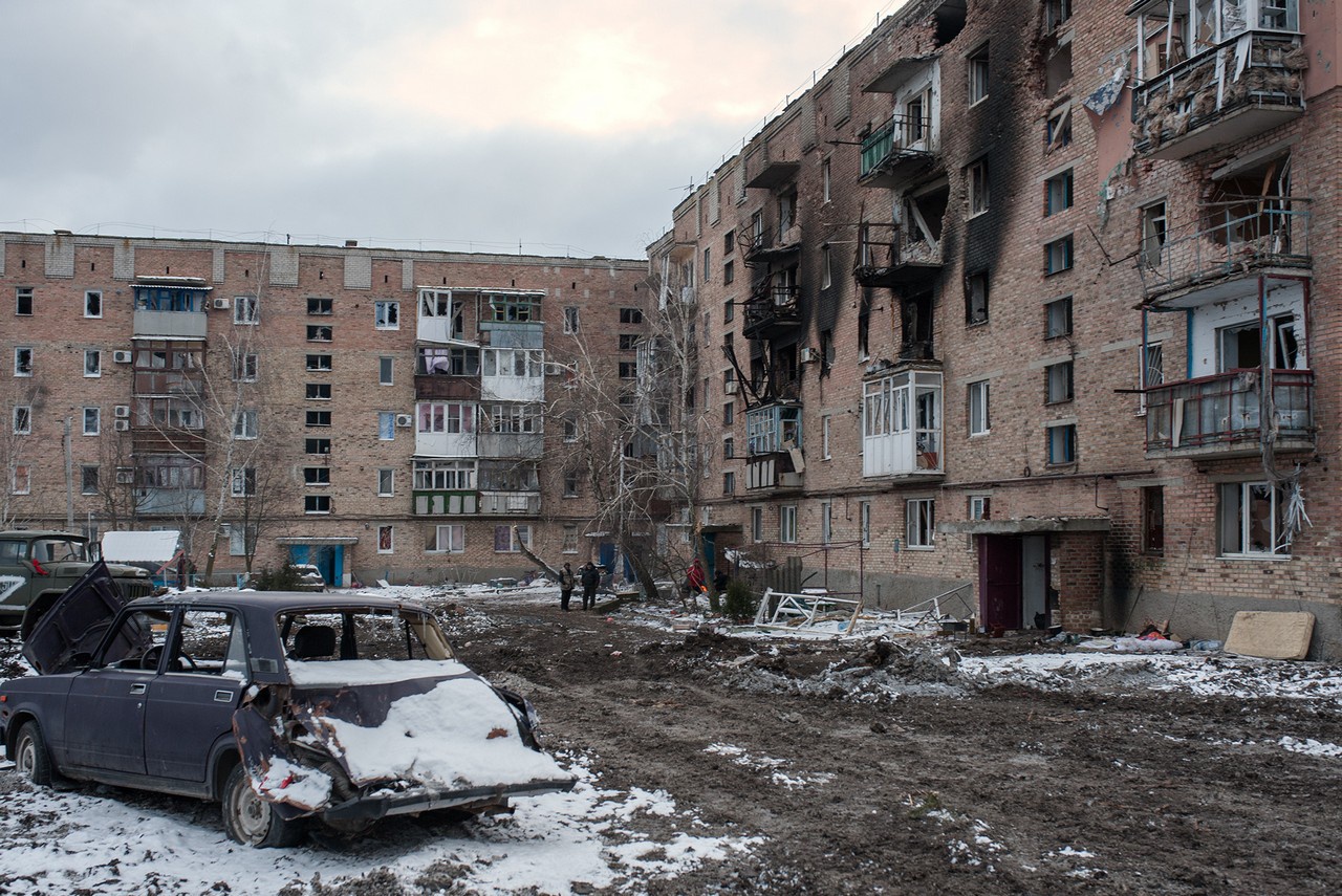 Феномен Зеленского: разрушены сотни жилых домов и промышленных объектов, взорваны мосты, аэродромы, дороги Украины.