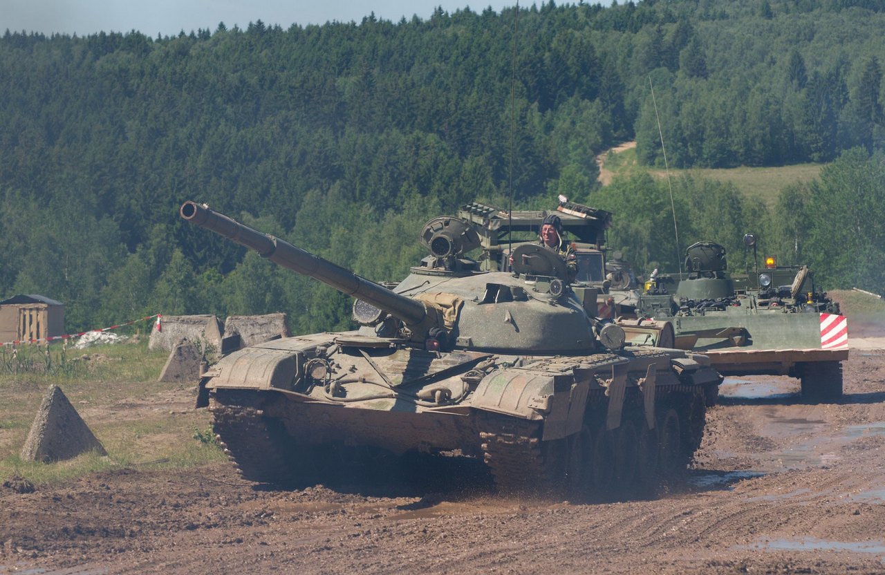 Чешские Т-72 могут двигаться, но попадать точно в цель - не могут.