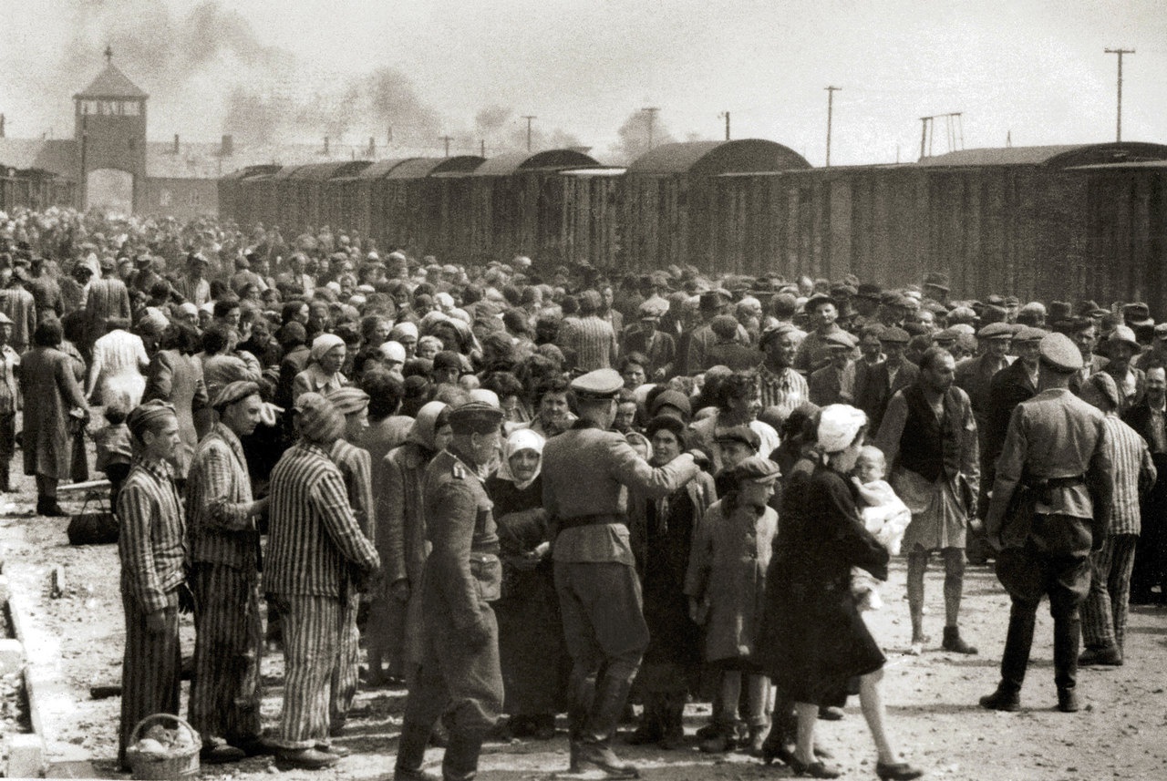 «Селекция» заключённых в Биркенау (Освенцим II). Май 1944 г.