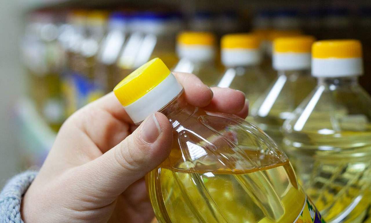 Подсолнечное масло в Германии отпускается строго по четыре бутылки в руки.
