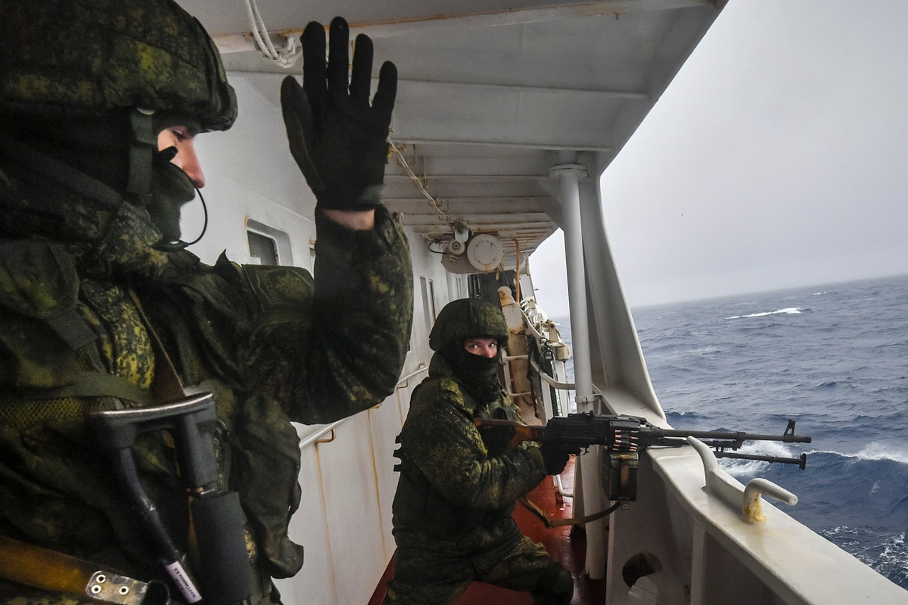 Морской гумкоридор находится под надёжным контролем сил ВМФ России.