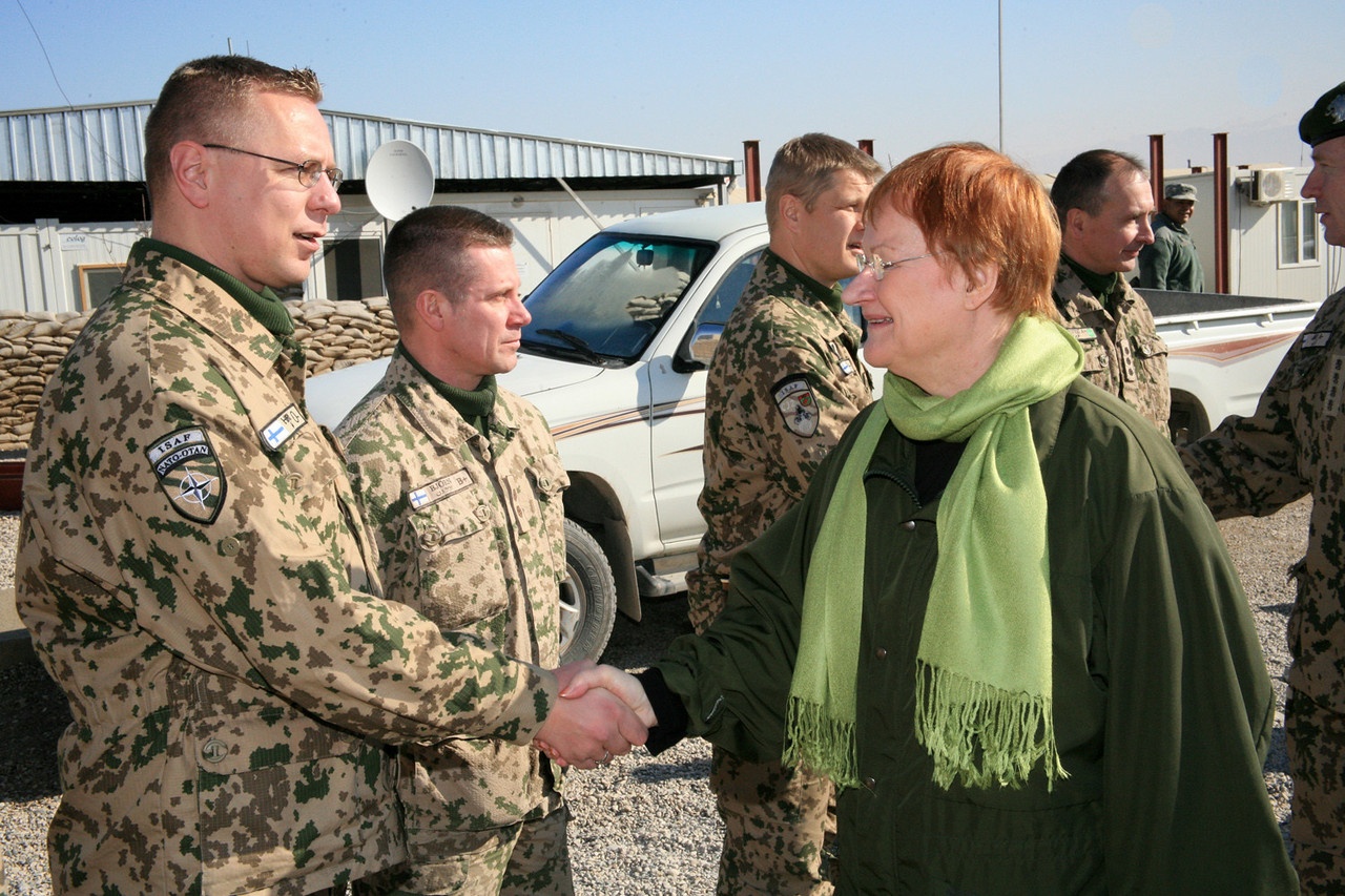 В 2011 г. тогдашняя президент Финляндии Тарья Халонен посетила лагерь Мармаль (Мазари-Шариф, Афганистан).