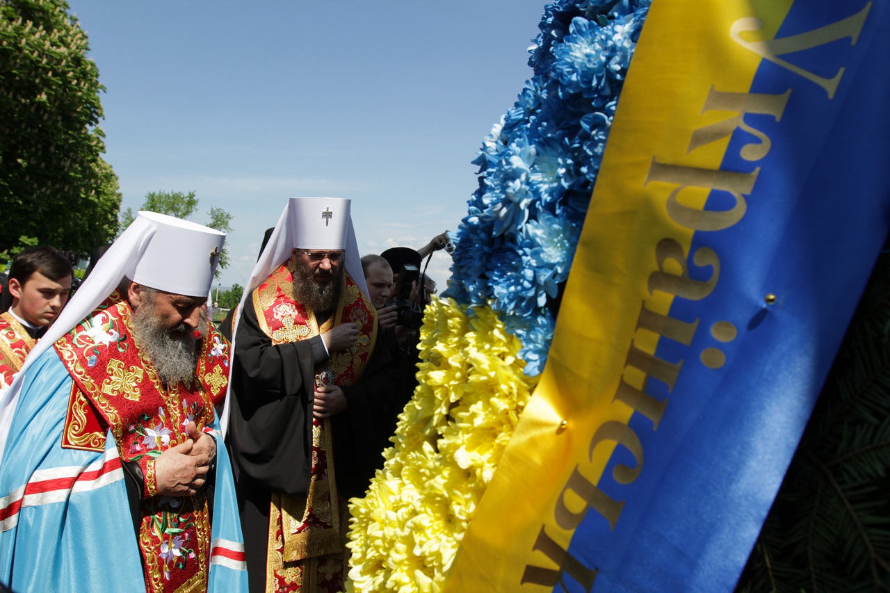 Раскол угрожает поглощением УПЦ подконтрольной властям Православной церковью Украины.