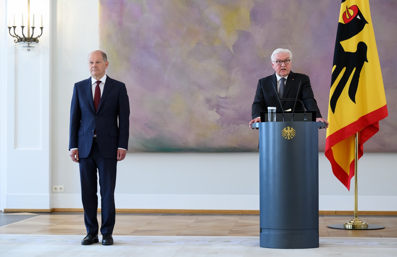 Посол Мельник «убил двух зайцев»: умудрился оскорбить и президента, и канцлера Германии.