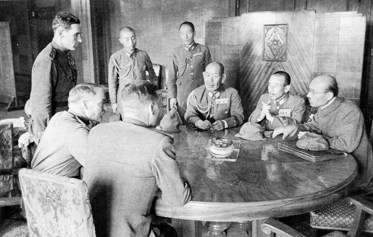 Переговоры о капитуляции японской Квантунской армии.