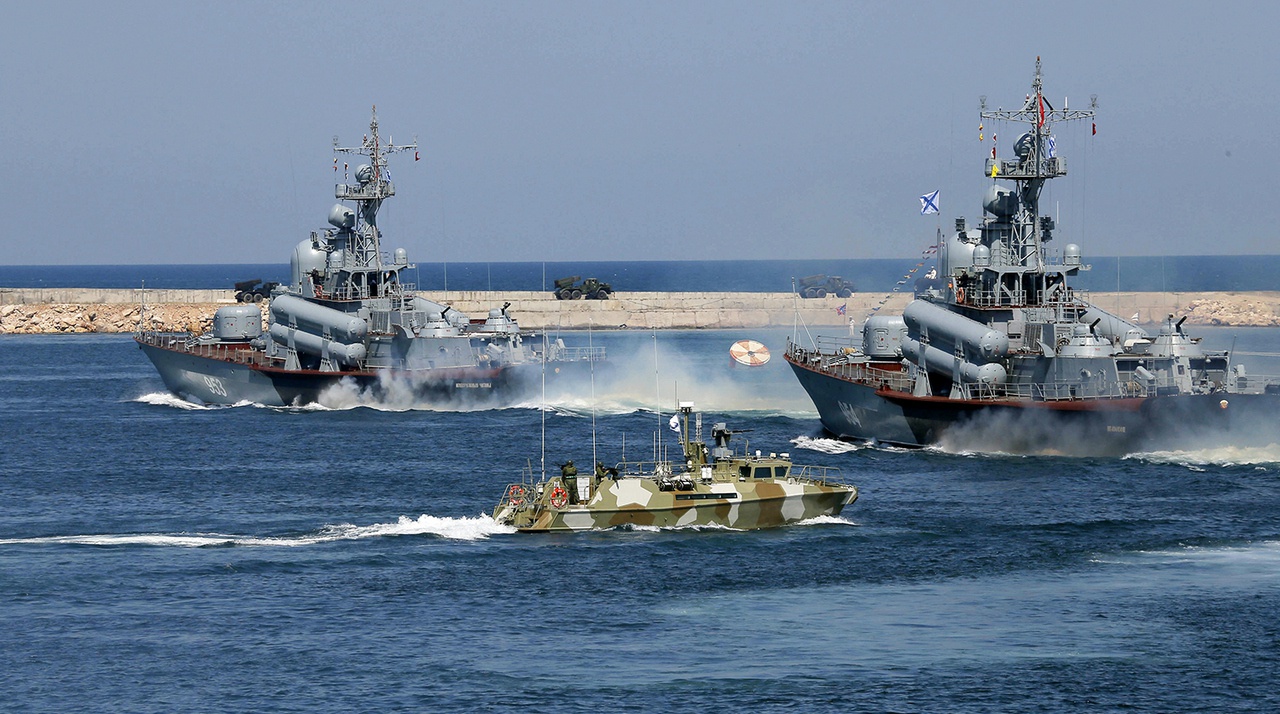 Силы Черноморского флота всегда готовы к защите и обороне Крыма со стороны моря.