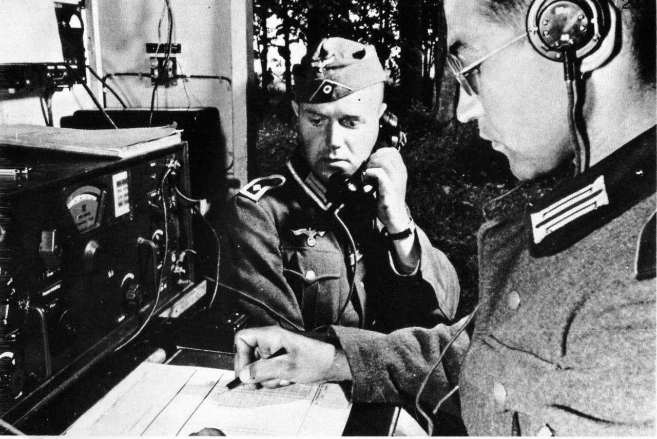 Гитлеровцы втянулись в радиоигры, успешно проведёнными советскими контрразведчиками.