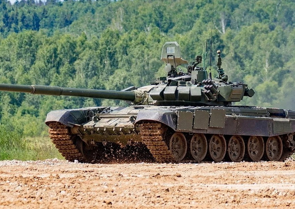 Танкисты ЮВО в Южной Осетии в канун Дня танкиста уничтожили бронетехнику условного противника с помощью БПЛА.