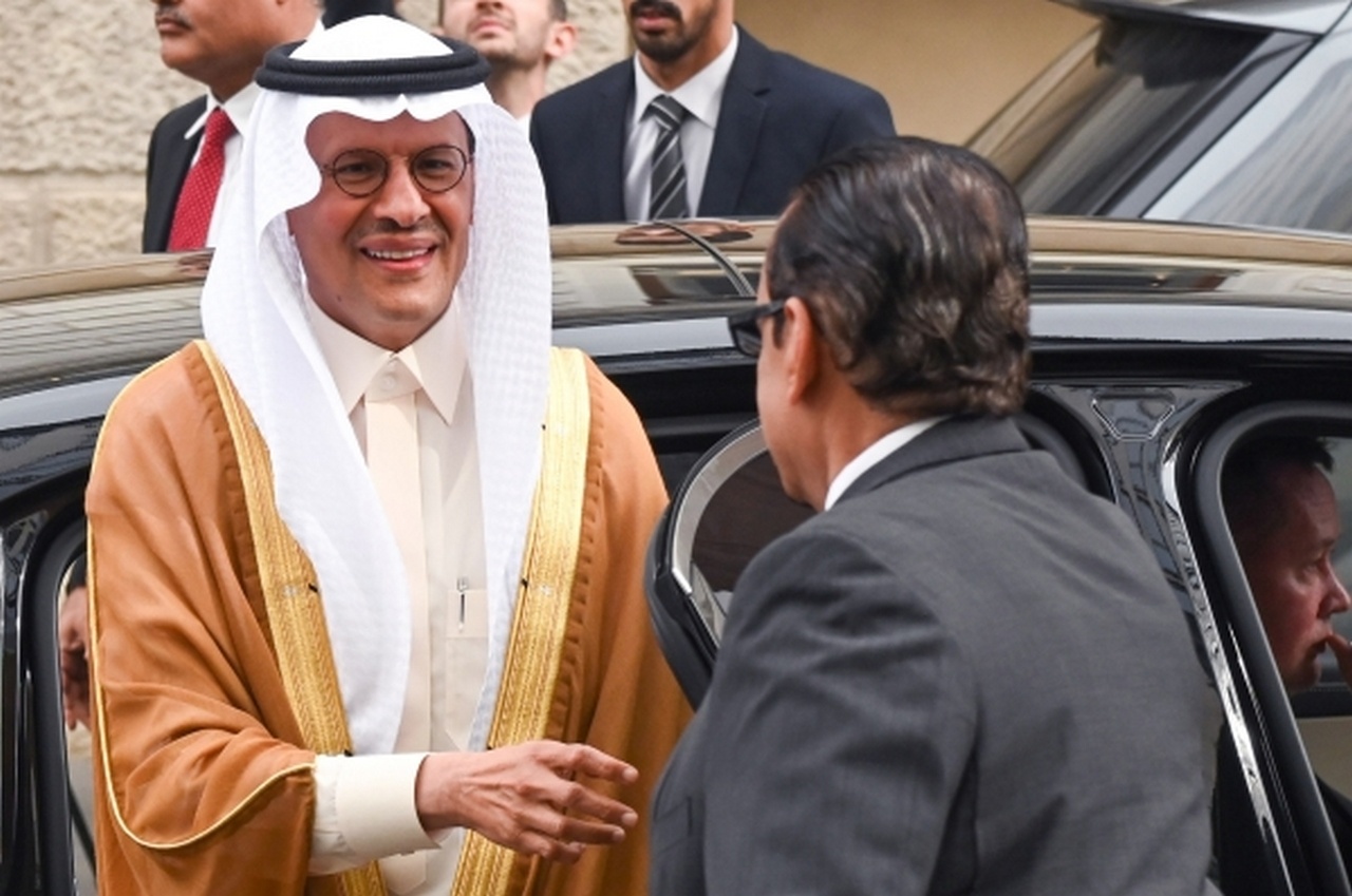 Министр энергетики Саудовской Аравии принц Абдель Азиз бин Салман заявил, что новые квоты не направлены против кого-либо.