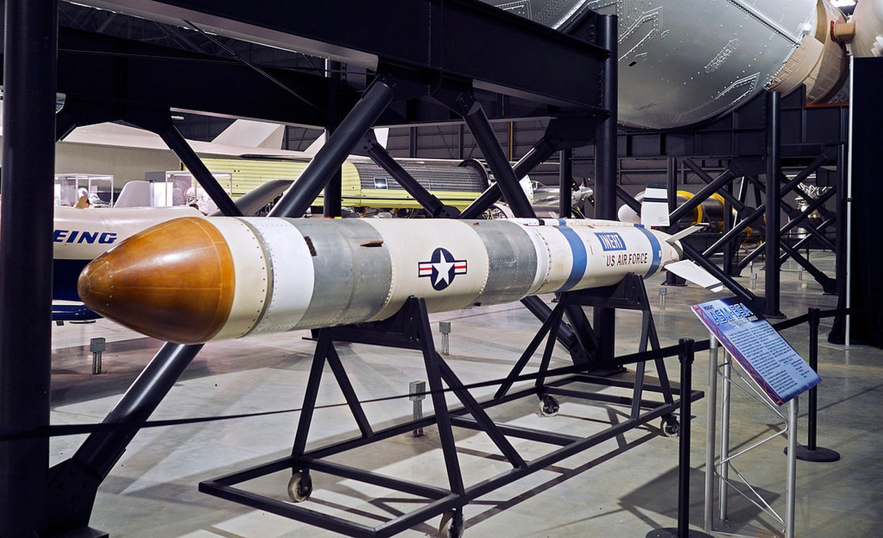 Противоспутниковая ракета ASM-135 ASAT.