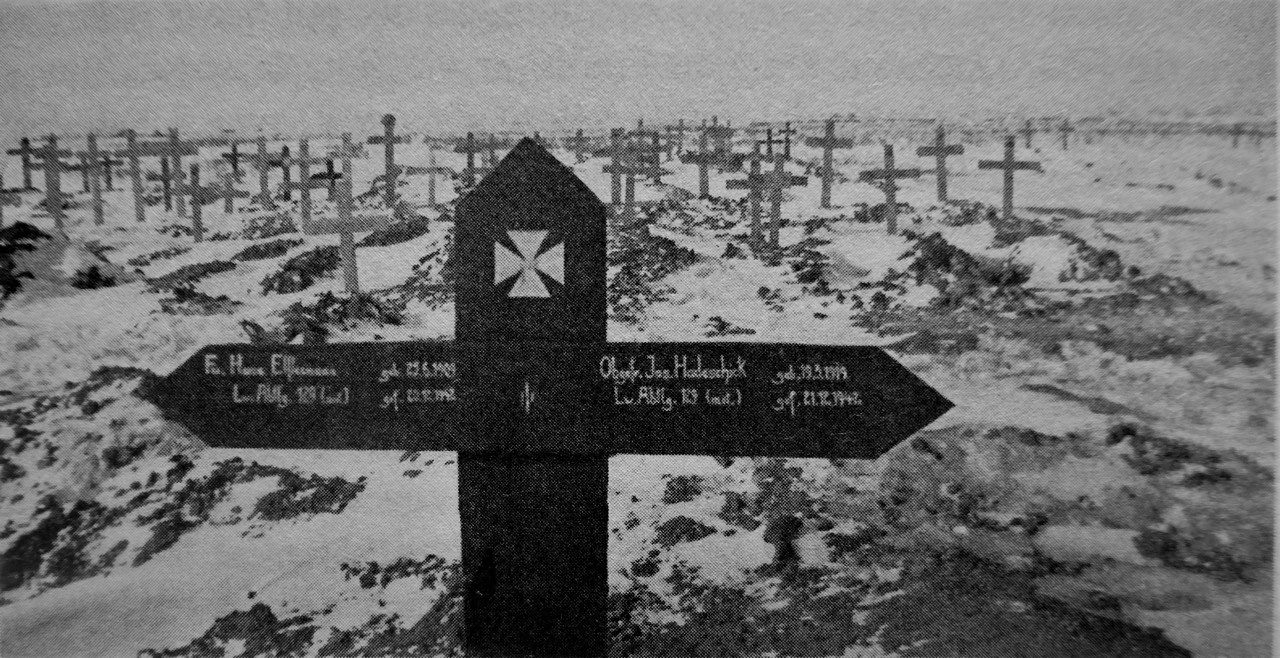Немецкое кладбище на освобождённой территории под Сталинградом.