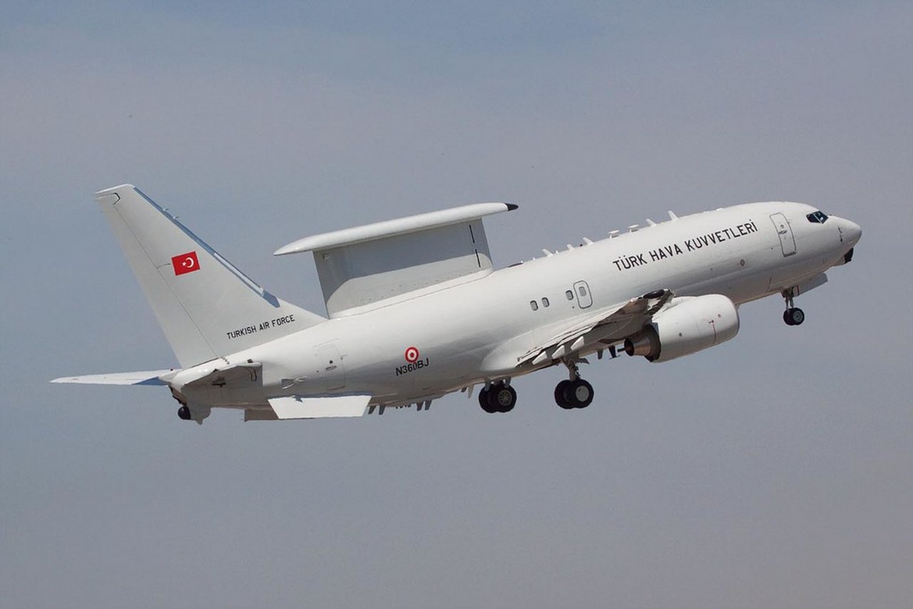 Boeing 737 AEW&C - самолёт дальнего радиолокационного обнаружения и управления ВВС Турции.