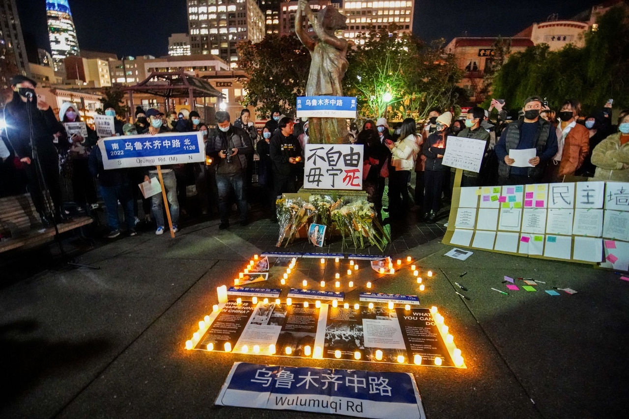 Сотни человек в Сан-Франциско приняли участие в демонстрации в поддержку протестующих в Китае.