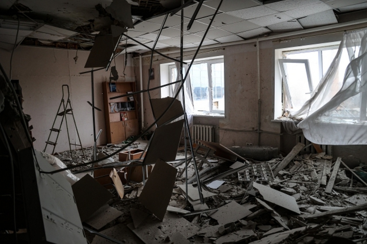 Разрушенное помещение в здании Донецкого национального университета экономики и торговли имени Михаила Туган-Барановского, 9 декабря 2022 г.