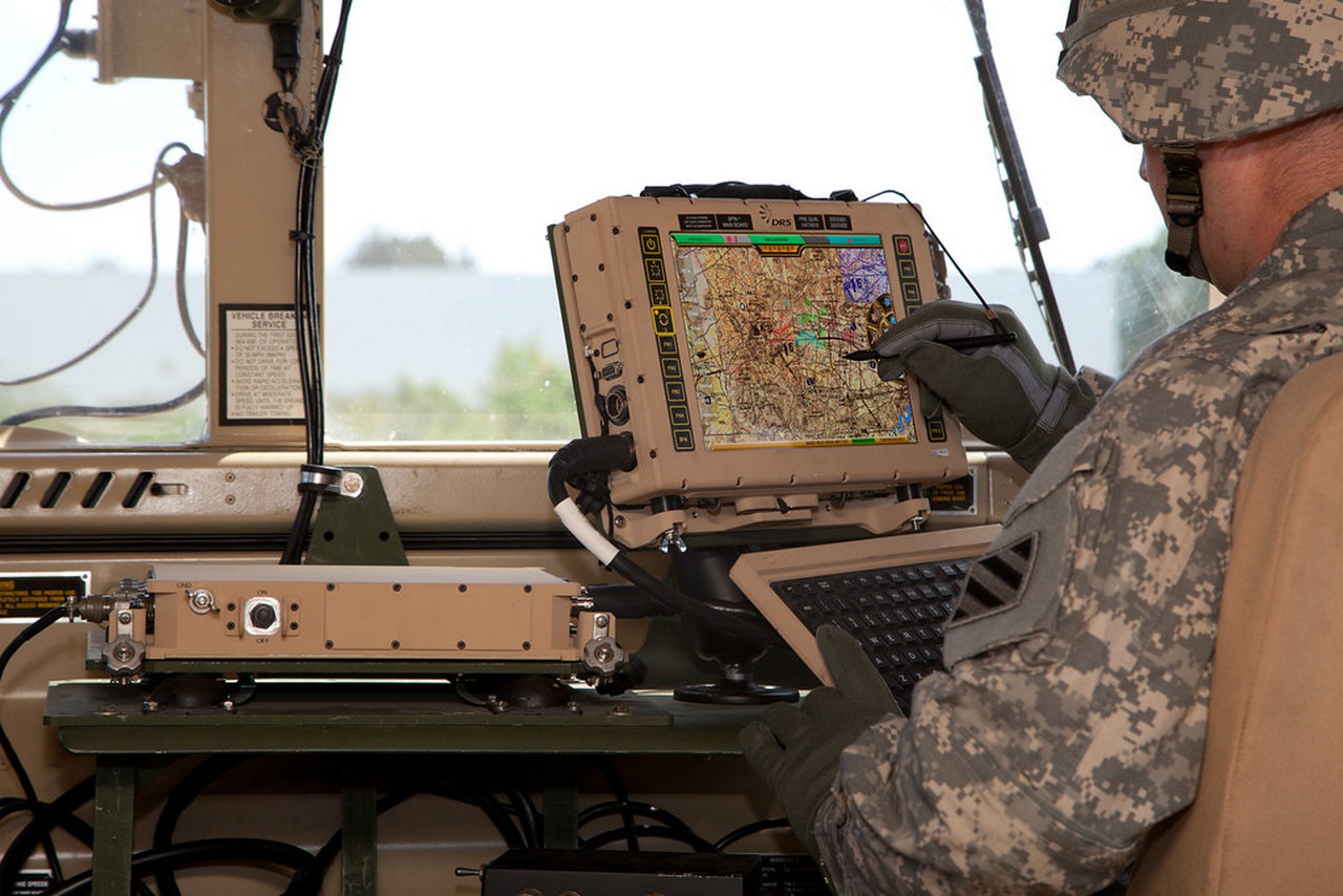 Объединённая боевая командная платформа - армейская система отслеживания войск США нового поколения, которая обеспечивает солдат более быстрой спутниковой сетью, безопасным шифрованием данных и передовой логистикой.