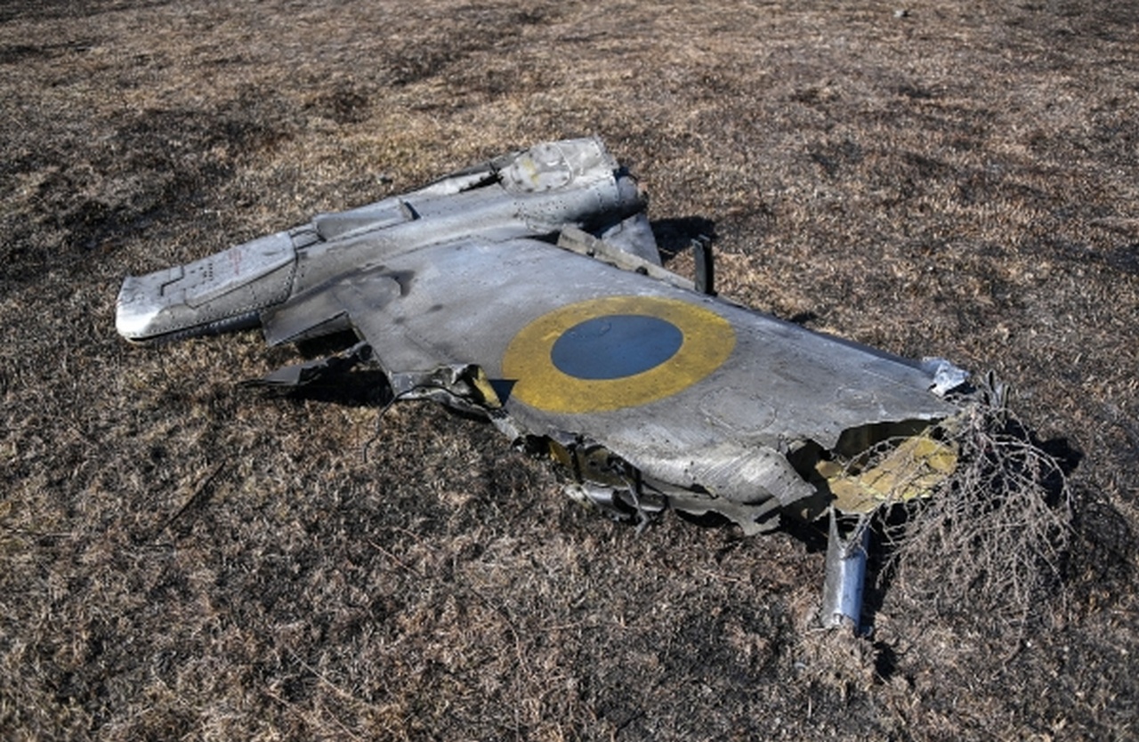 Обломок сбитого украинского штурмовика Су-25 в Херсонской области.