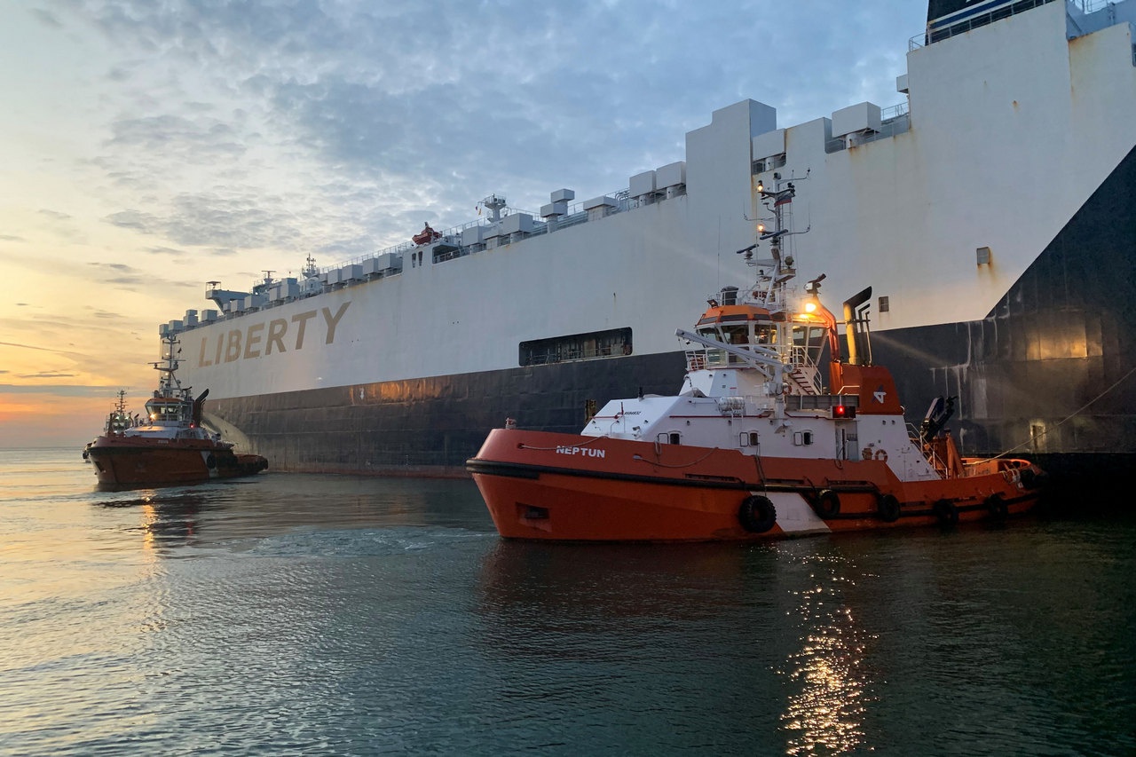 Коммерческое грузовое судно Liberty Promise прибыло в порт Копер, Словения, на его борту около 800 единиц оборудования, принадлежащего бригаде обеспечения 101-й воздушно-десантной дивизии США, 10 октября 2022 г.
