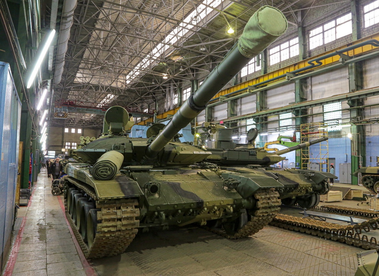 На Уралвагонзаводе круглосуточно собирают танки Т-90М «Прорыв».