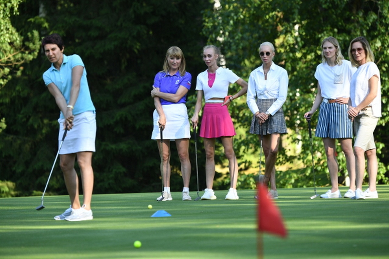 Россиянки - олимпийские чемпионки в разных видах спорта, участвуют в турнире по гольфу на фестивале «Сильные фигуры».